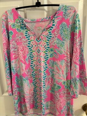 Lilly Pulitzer medium Women’s V-Neck Printed Tunic Top - Pink Multicolor